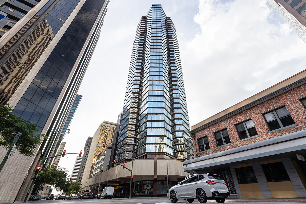 1300x866-bishop-street-hotel-street-exterior