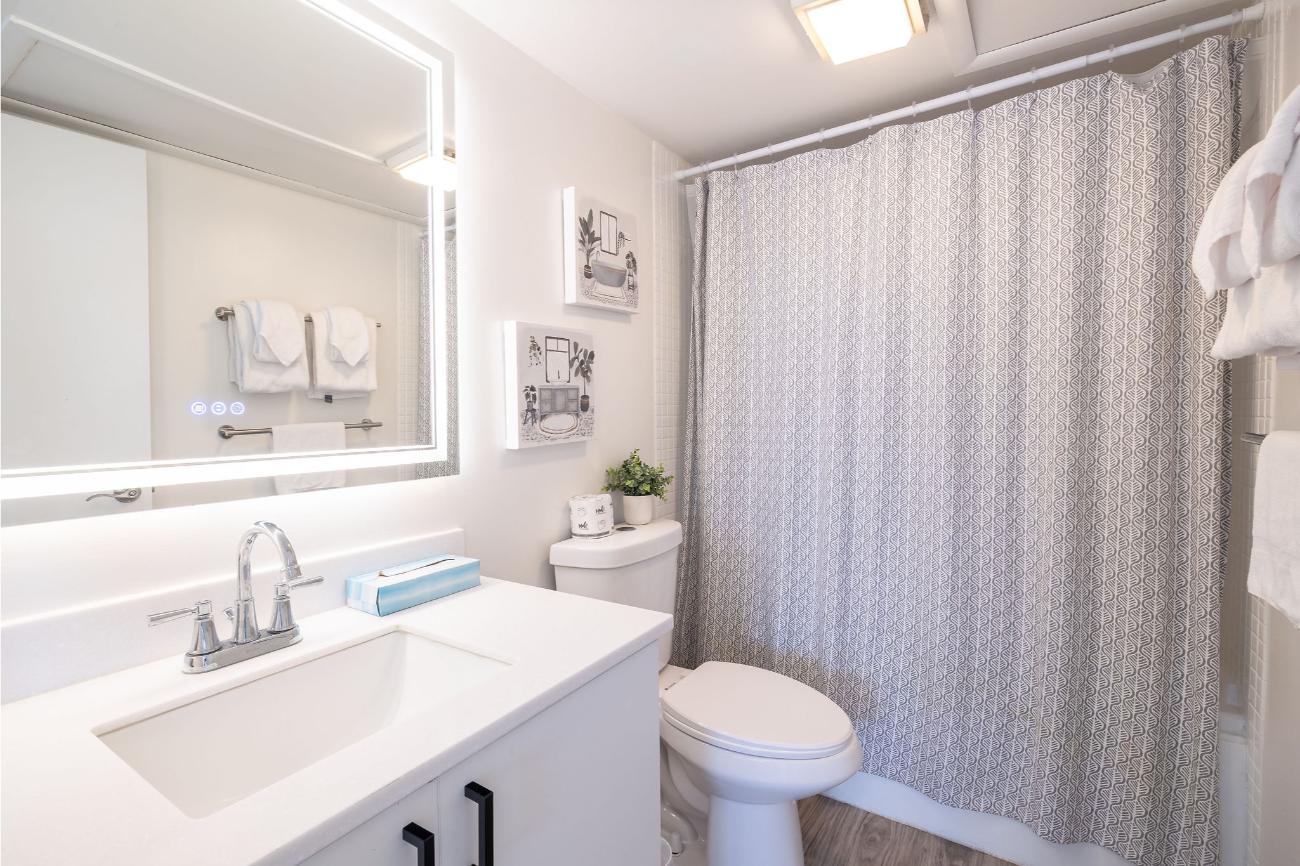1300x866-bishop-suites-1ov-living-07