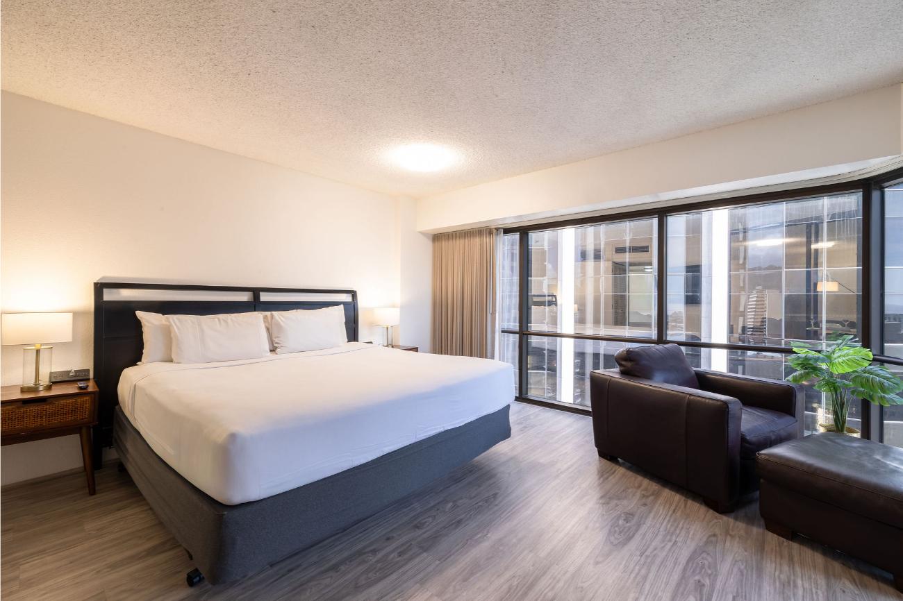 1300x866-bishop-suites-bov-06