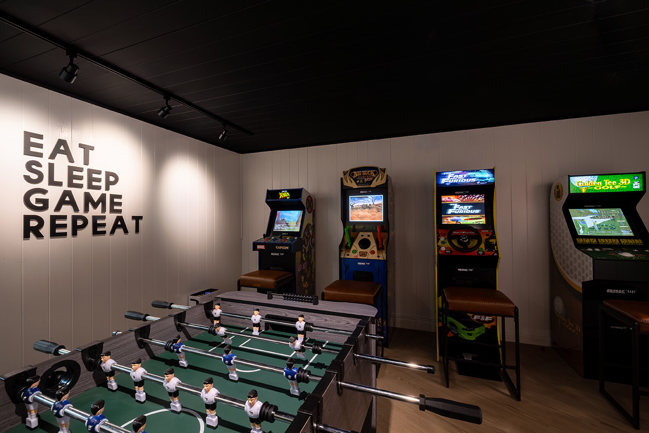 1300x866-bishop-suites-fun-room-01