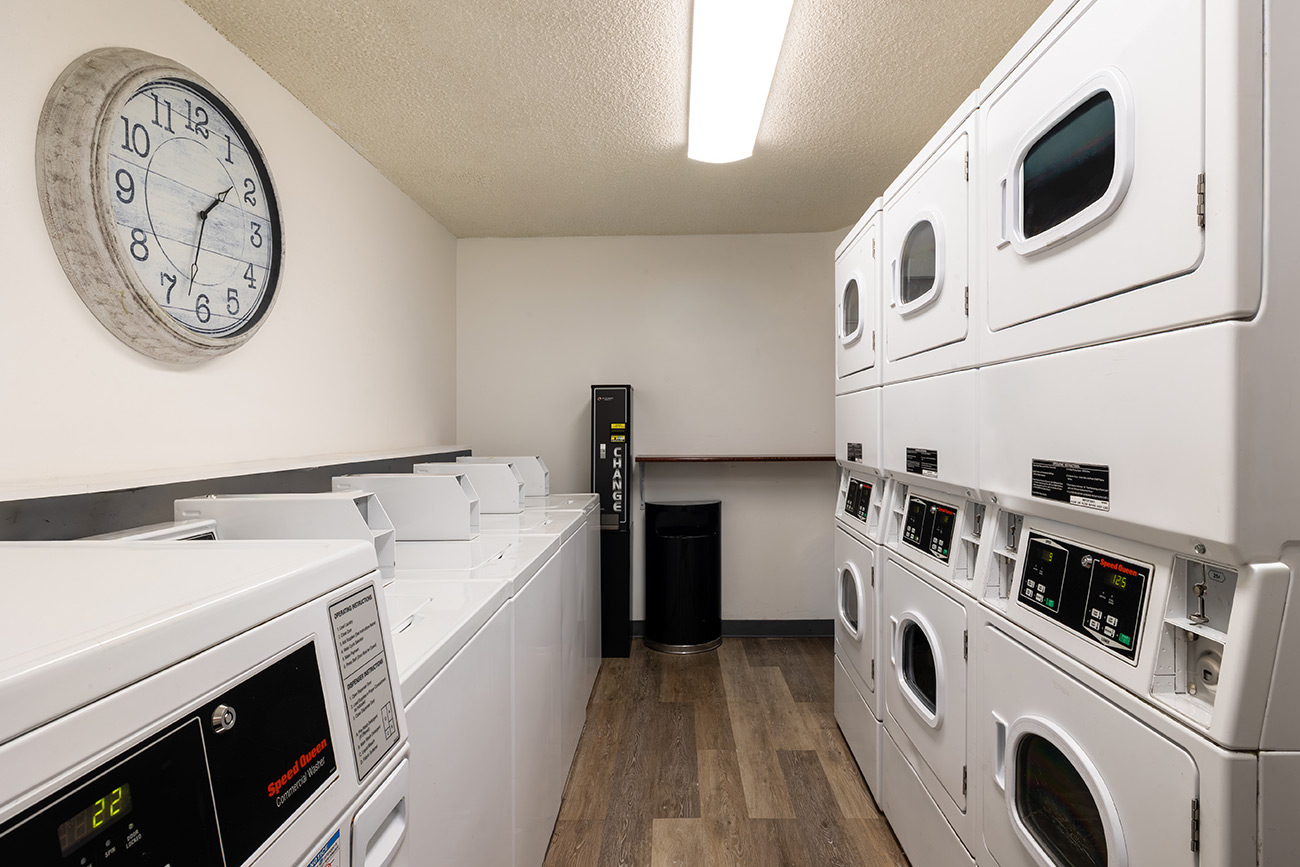 1300x866-bishop-suites-laundry-room-01
