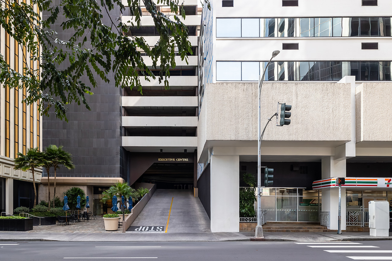 1300x866-bishop-suites-parking-entrance
